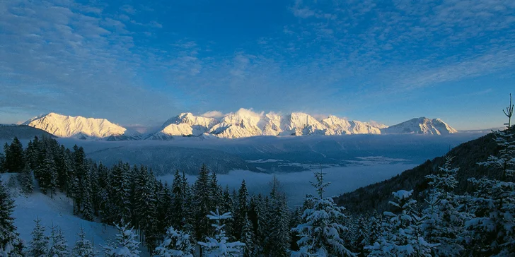 Rodinná dovolená v Alpách: polopenze, wellness, dětský klub i skipas