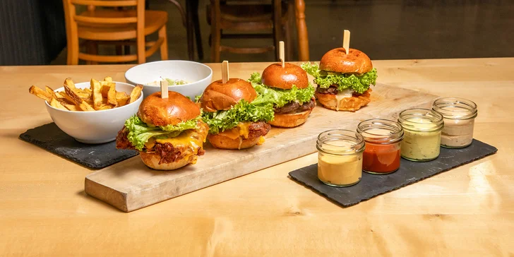 Hovězí i kuřecí miniburgery s přílohami pro 2 nebo 4 osoby: restaurace v areálu Landek parku
