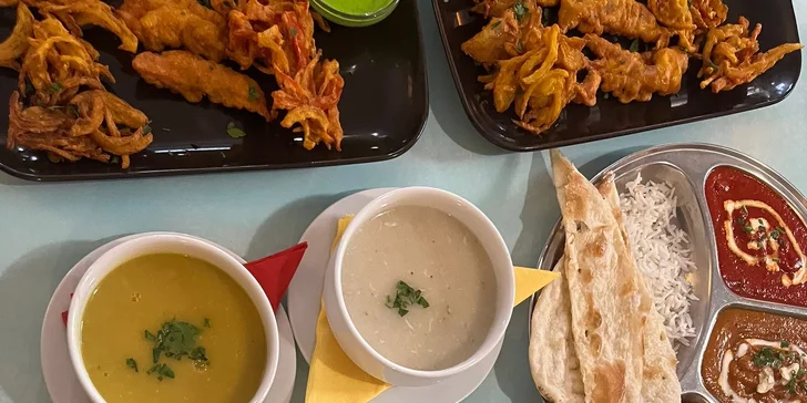 4chodové indické menu pro dva: variace předkrmů, polévka, kuřecí talíř Thali i dezert