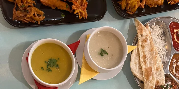 4chodové indické menu pro dva: variace předkrmů, polévka, kuřecí talíř Thali i dezert