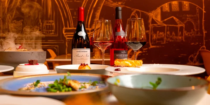 Degustační 11chodové menu pro dva: terina, bliny, mořský vlk, dušené hovězí i vinné párování