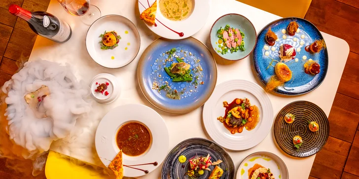 Degustační 11chodové menu pro dva: terina, bliny, mořský vlk, dušené hovězí i vinné párování