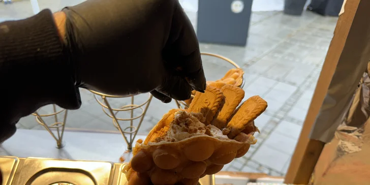 Sladké bublinkové vafle s náplní dle výběru: Bueno, Oreo, Lotus či choconut