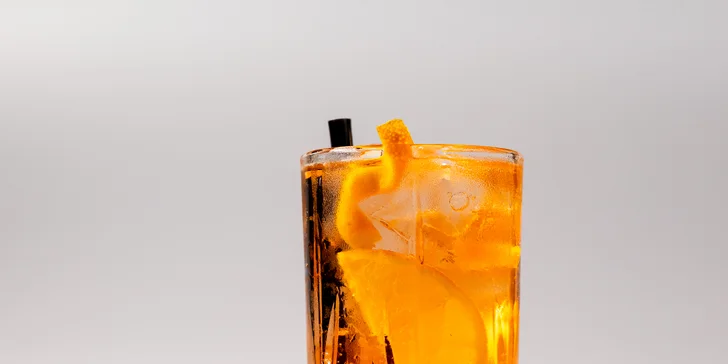 2 nebo 4 drinky v centru Ostravy: cuba libre, skinny bitch i gin & tonic