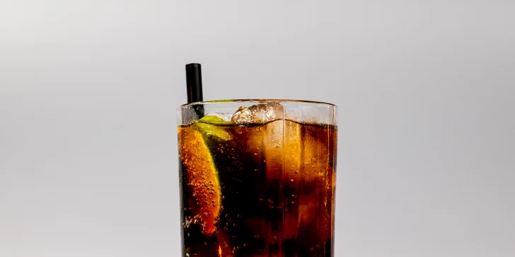 2 nebo 4 drinky v centru Ostravy: cuba libre, skinny bitch i gin & tonic