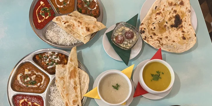 Indické 4chodové menu pro 2 osoby: předkrm, polévka, kuřecí Thali se 3 omáčkami i dezert