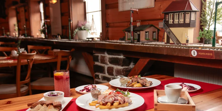 Tříchodové menu v Depo Orlová pro dva i s nápoji, které vám doveze vláček