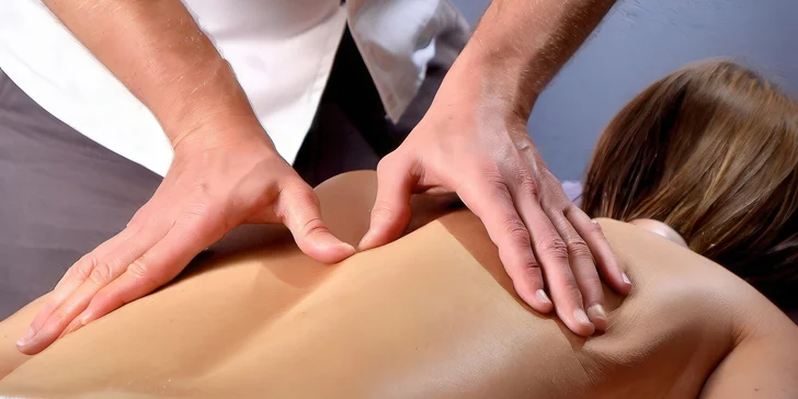 Uvolňující masáž zad a šíje nebo i nohou a chodidel či lávové kameny: 30 či 60 min.