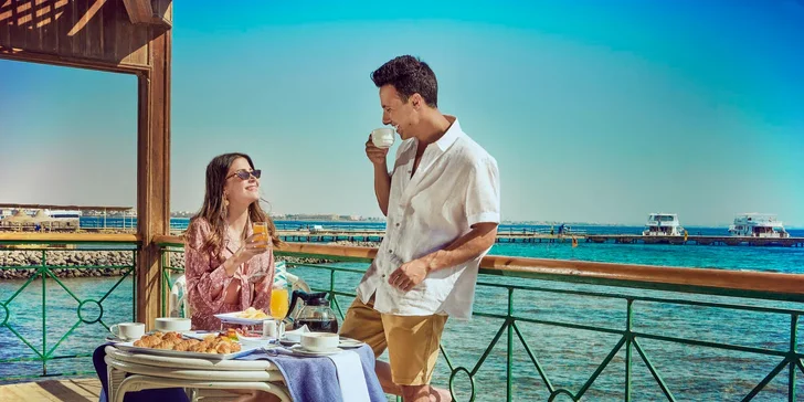 Hurghada vč. letenky: Hotel Desert Rose Resort***** s all inclusive, u pláže a s aquaparkem
