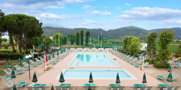 Italská dovolená v oblasti mezi Ligurií a Toskánskem: apartmány s kuchyňkou, venkovní bazény