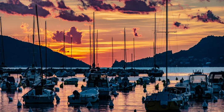 Italská dovolená v oblasti mezi Ligurií a Toskánskem: apartmány s kuchyňkou, venkovní bazény