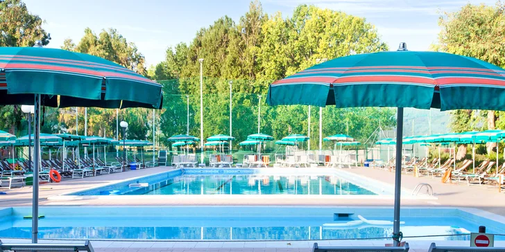 Italská dovolená v oblasti mezi Ligurií a Toskánskem: apartmány s kuchyňkou, venkovní bazény