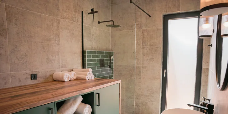 Moderní chata v jižních Čechách: vlastní sauna, vířivý sud i kapacita až 6 osob