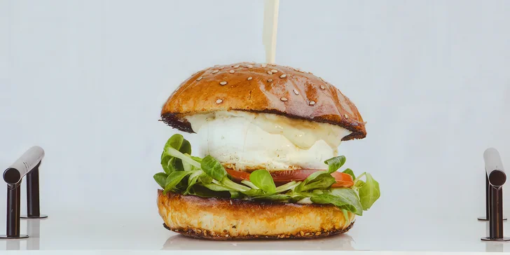 3 nebo 6 miniburgerů s hovězím masem, hermelínem, slaninou i čedarem