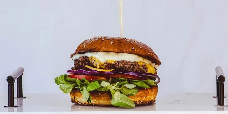 3 nebo 6 miniburgerů s hovězím masem, hermelínem, slaninou i čedarem
