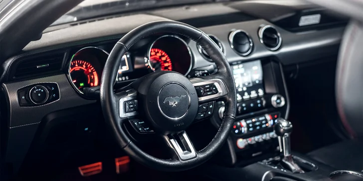 Brutální jízda v Mustangu GT Shelby paket: až 60 min. vč. dálniční známky