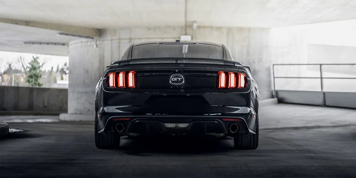 Brutální jízda v Mustangu GT Shelby paket: až 60 min. vč. dálniční známky