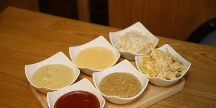 Masové prkno, coleslaw, dipy a neomezené množství pečiva pro 2–3 osoby