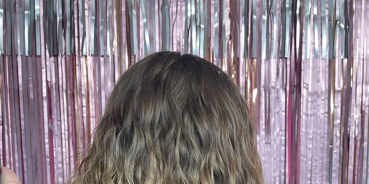 Pro krásné vlasy: střih, foukaná a styling pro všechny délky vlasů
