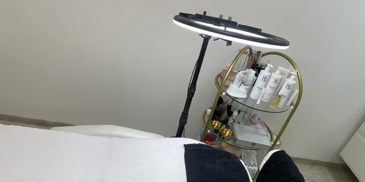 Permanentní make-up očních linek, rtů technikou akvarel či pudrového obočí