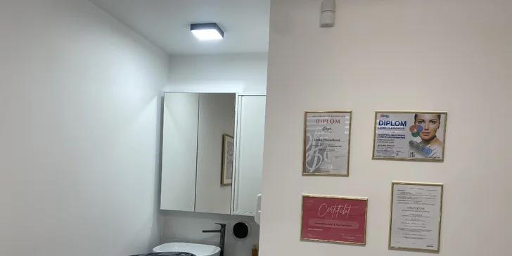 Permanentní make-up očních linek, rtů technikou akvarel či pudrového obočí