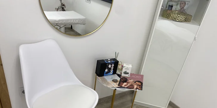 Permanentní make-up očních linek, rtů technikou akvarel či pudrového obočí