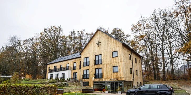 Pobyt v novém hotelu v Českém Švýcarsku: snídaně, případně i jedna večeře a koupací sud