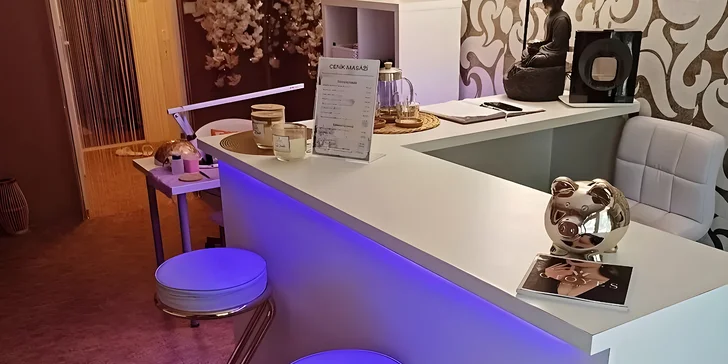 Dokonalé nehty: nehtová modeláž, gel lak nebo parafínová lázeň s manikúrou