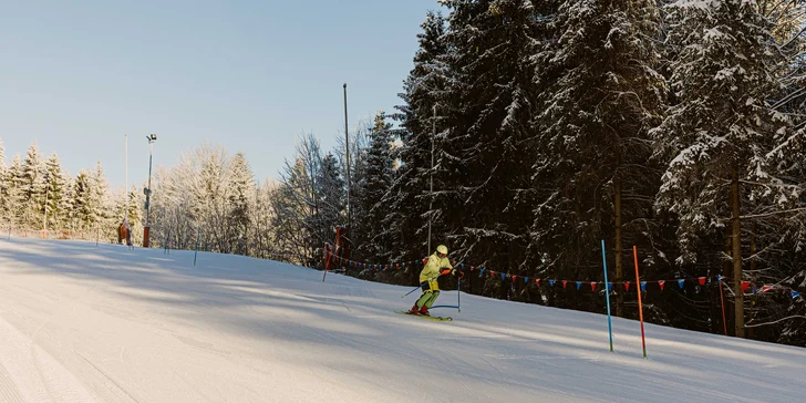 Denní skipas platný v 11 skiareálech ve Slezských Beskydech pro 1 osobu: až 30 km sjezdovek