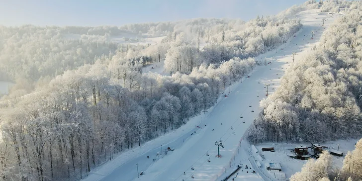 Denní skipas platný v 11 skiareálech ve Slezských Beskydech pro 1 osobu: až 30 km sjezdovek
