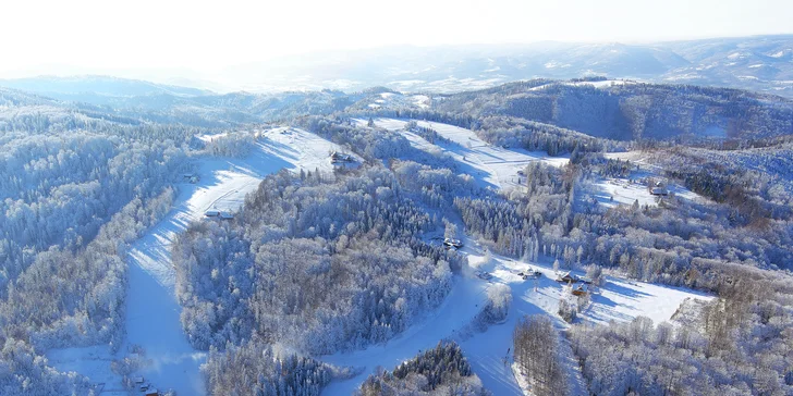 Denní skipas platný v 11 skiareálech ve Slezských Beskydech pro 1 osobu: až 30 km sjezdovek