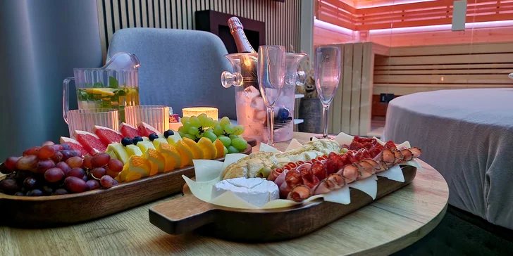 Nové privátní wellness v Hloubětíně: vířivá vana, finská sauna, dvě relaxační zóny na výběr a drink