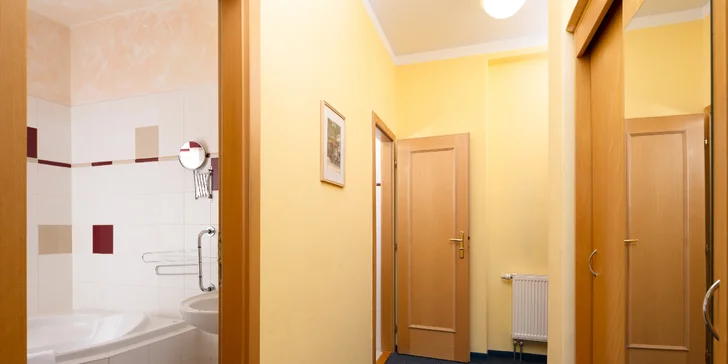 4* pobyt v centru Karlových Varů: ubytování se snídaní, wellness i projížďkou v kočáře