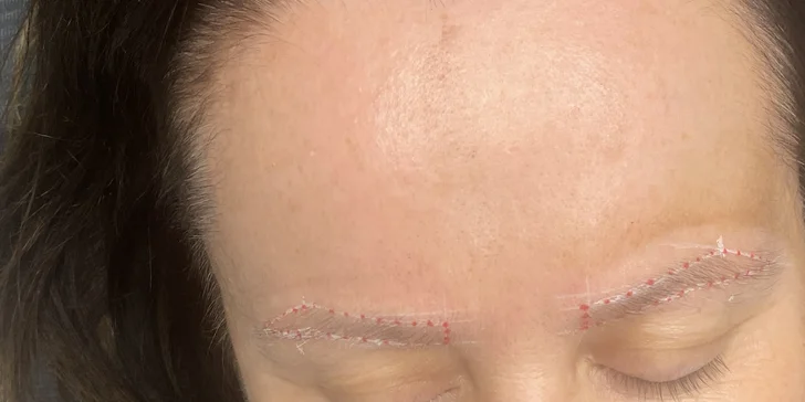 Permanentní make-up očních linek, rtů technikou akvarel či pudrového obočí