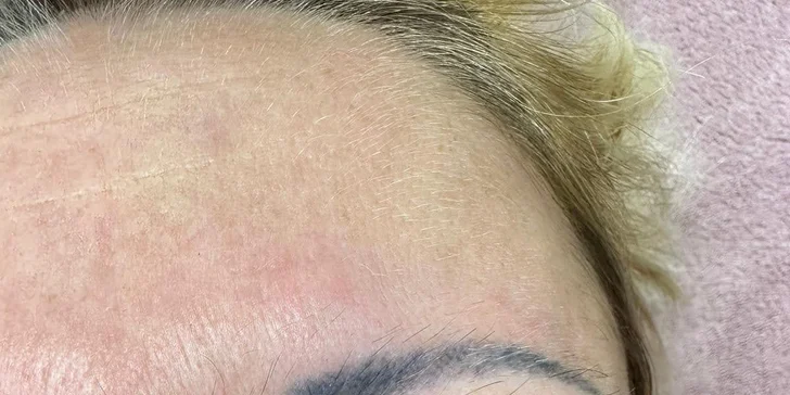 Permanentní make-up očních linek, rtů technikou akvarel či pudrového obočí