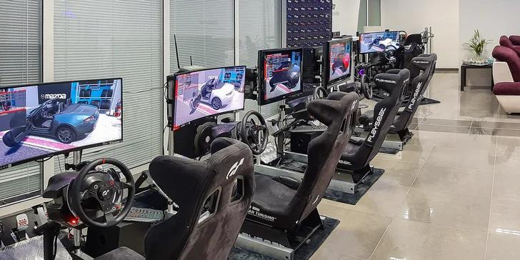 Závodní simulátory a VR realita: vstupy pro 1 i 2 osoby, oslava pro děti i VIP pronájem