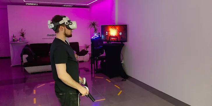 Závodní simulátory a VR realita: vstupy pro 1 i 2 osoby, oslava pro děti i VIP pronájem