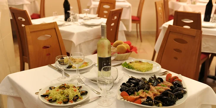 Pohoda v Itálii: 3* hotel nedaleko pláže v letovisku Alassio, snídaně nebo polopenze, bazén