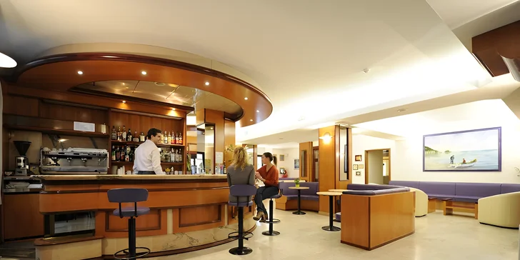 Pohoda v Itálii: 3* hotel nedaleko pláže v letovisku Alassio, snídaně nebo polopenze, bazén