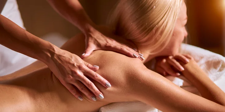 Balíček plný péče: mikroproudová a manuální masáž, zábal i peeling rukou