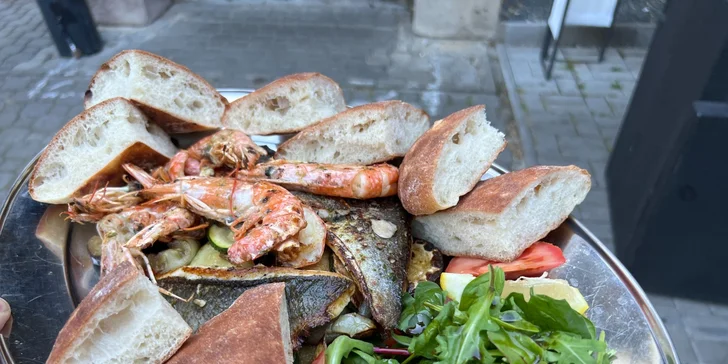 Voucher na 500 či 1 000 Kč na jídlo i nápoje v balkánské restauraci Balkaňeros