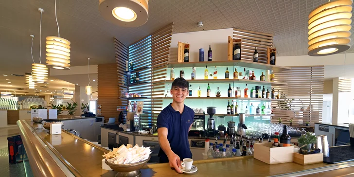 Dovolená na Sardinii: 4* rodinný hotel u pláže s all inclusive light, 3 bazény, animace