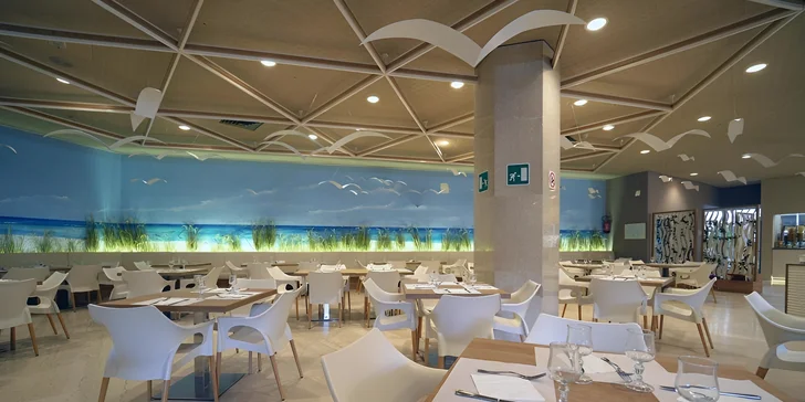 Dovolená na Sardinii: 4* rodinný hotel u pláže s all inclusive light, 3 bazény, animace