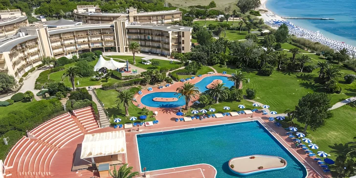 Dovolená na Sardinii: 4* rodinný hotel u pláže s all inclusive light, 3 bazény, animace