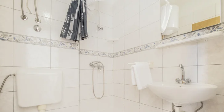 Chorvatská pohoda: pobyt v jednoduchém apartmánu na Omišské riviéře