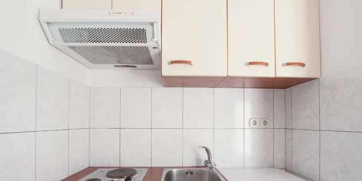 Chorvatská pohoda: pobyt v jednoduchém apartmánu na Omišské riviéře