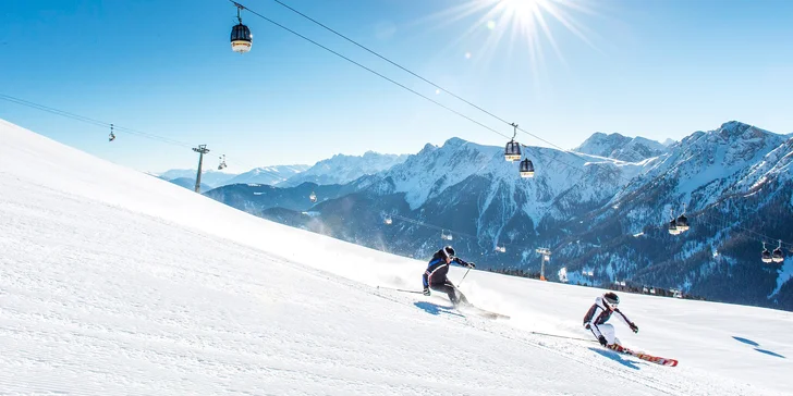 Italský Kronplatz: neomezený wellness, polopenze, skibus u hotelu i karta výhod