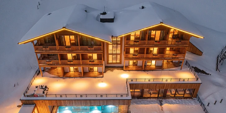 Údolí Gastein: hotel v 1000 m n. m., bohatě vybavený wellness, polopenze a lyžování