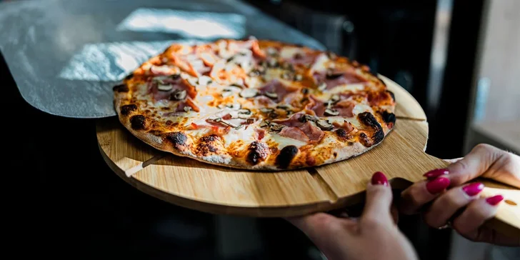 Zažijte chutě Itálie: křupavá pizza dle výběru pro 1, 2 nebo 4 strávníky