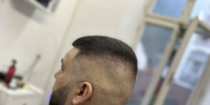 Pořádná barber péče: střih pro chlapce i pány nebo úprava vousů